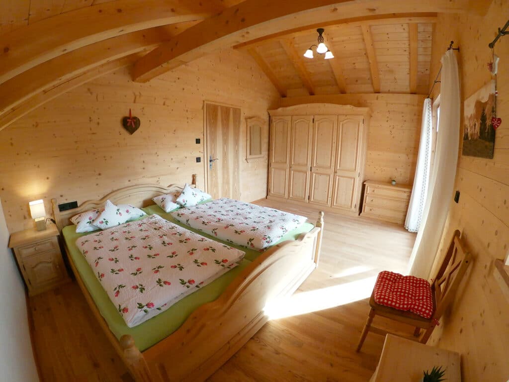 Gemütliches Schlafzimmer mit Doppelbett_Ferienwohnung Donnermühle